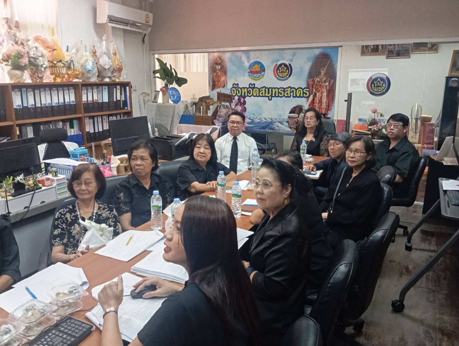 พช.สมุทรสาคร ประชุมพิจารณาคัดเลือกสตรีดีเด่นด้านการพัฒนาชุมชน ประจำปี 2569