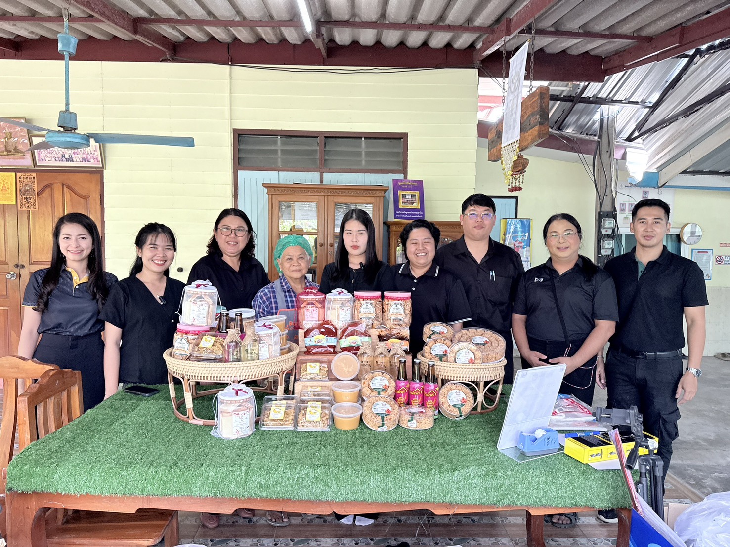 พช.สมุทรสาคร ปลุกพลังออนไลน์ ไลฟ์สดขายสินค้า OTOP ดันชุมชนสู่ตลาดดิจิทัล