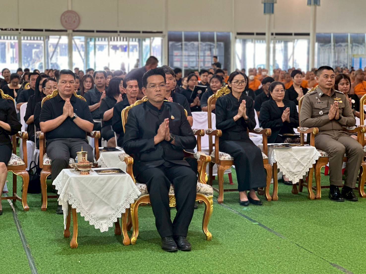 พช.สมุทรสาคร ร่วมพิธีเจริญพระพุทธมนต์ และเจริญจิตตภาวนาอุทิศถวายพระราชกุศลแด่สมเด็จพระนางเจ้าสิริกิติ์ พระบรมราชินีนาถ พระบรมราชชนนีพันปีหลวง 