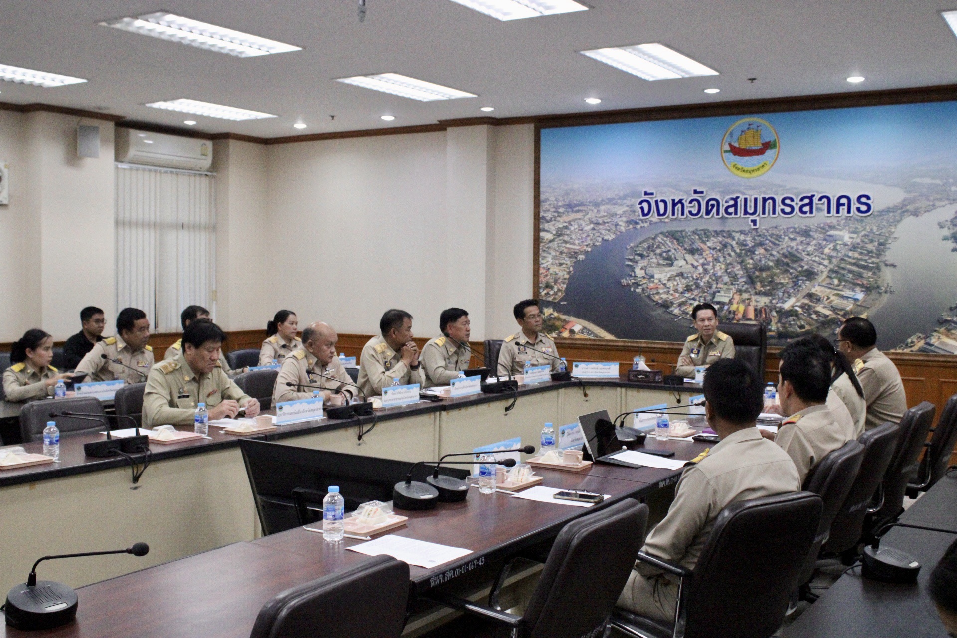 พช.สมุทรสาคร ร่วมประชุมติดตามนโยบายรัฐบาลและภารกิจสำคัญของกระทรวงมหาดไทย 