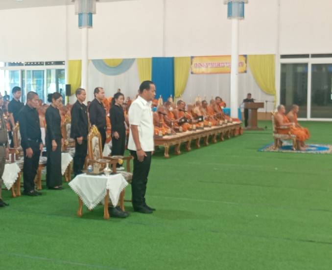 พช.สมุทรสาคร ร่วมพิธีเจริญพระพุทธมนต์ และเจริญจิตตภาวนาอุทิศถวายพระราชกุศลแด่สมเด็จพระนางเจ้าสิริกิติ์ พระบรมราชินีนาถ พระบรมราชชนนีพันปีหลวง