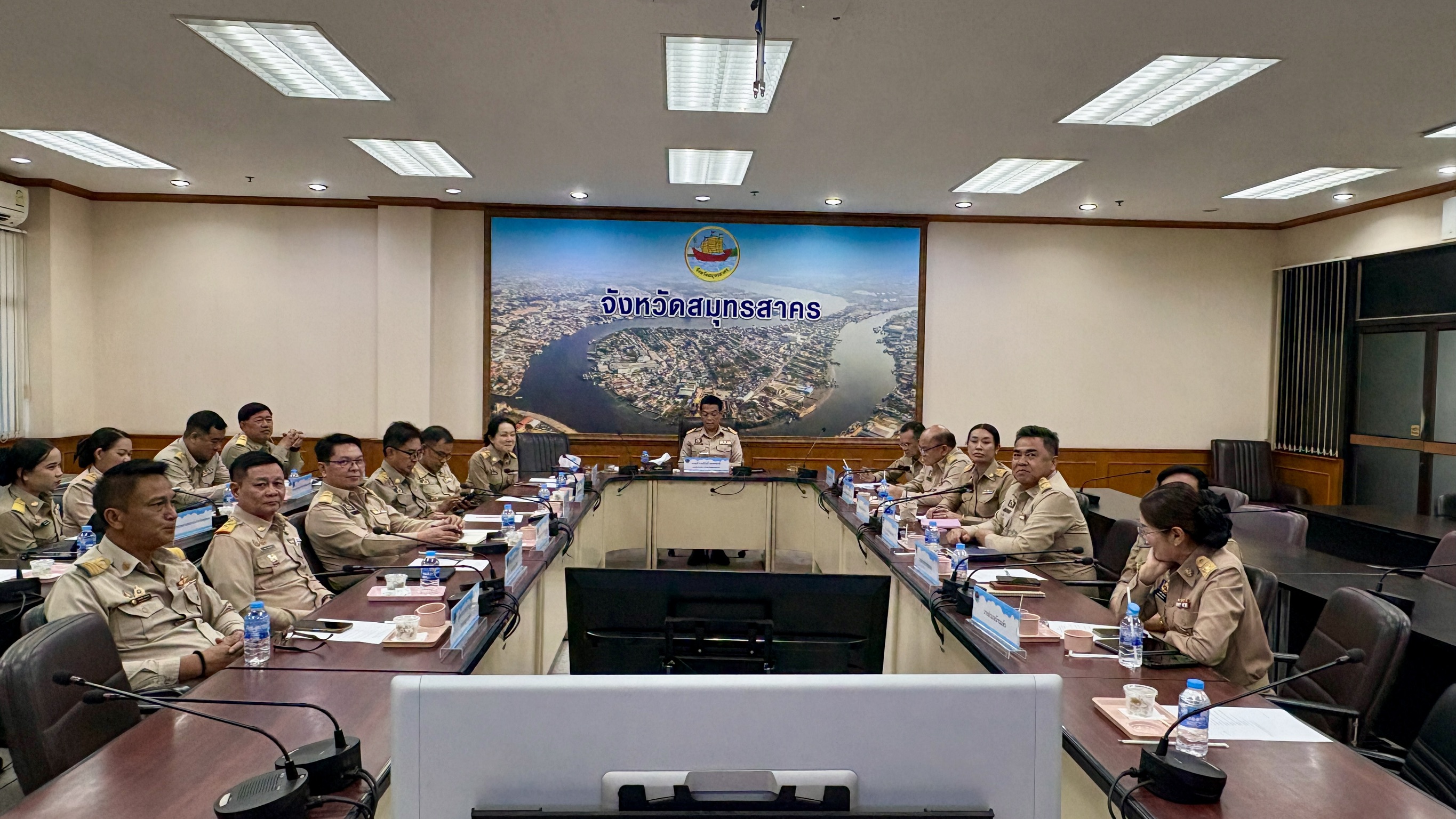 พช.สมุทรสาคร ร่วมรับมอบนโยบายและแนวทางการปฏิบัติราชการ ม ขับเคลื่อนงาน “บำบัดทุกข์ บำรุงสุข”