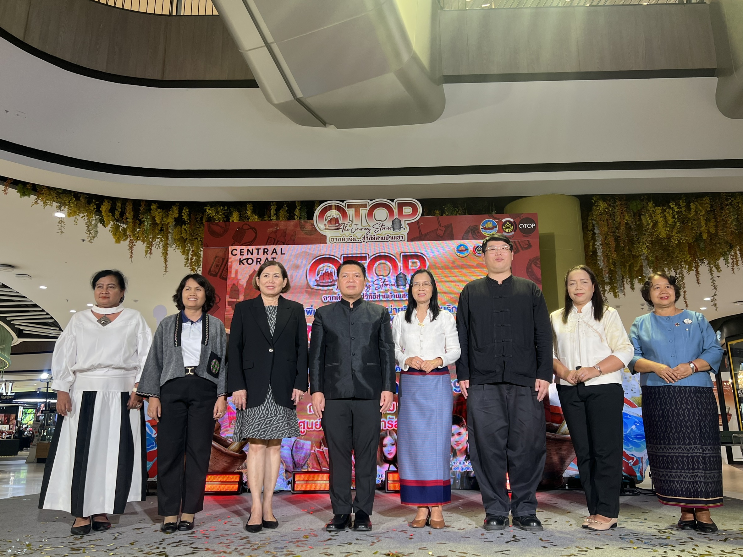 พช. สมุทรสาคร ร่วมงานOTOP The Journey Stories ยกทัพสินค้าเด่นสู่เมืองย่าโม เพิ่มศักยภาพการจำหน่ายสินค้าและบริการ สร้างโอกาสทางการตลาดให้ผู้ประกอบการชุมชน