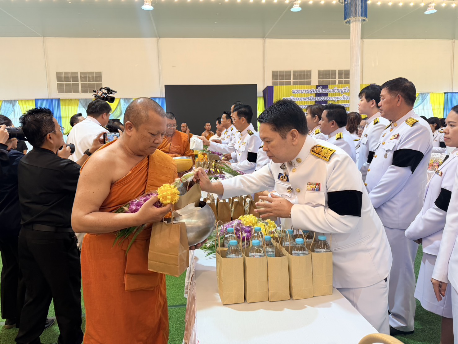  พช.สมุทรสาคร ร่วมพิธีบำเพ็ญกุศลสัตตมวาร (7 วัน) เพื่ออุทิศถวายเป็นพระกุศลแด่สมเด็จพระเจ้าลูกเธอ เจ้าฟ้าพัชรกิติยาภา นเรนทิราเทพยวดี กรมหลวงราชสาริณีสิริพัชร มหาวัชรราชธิดา