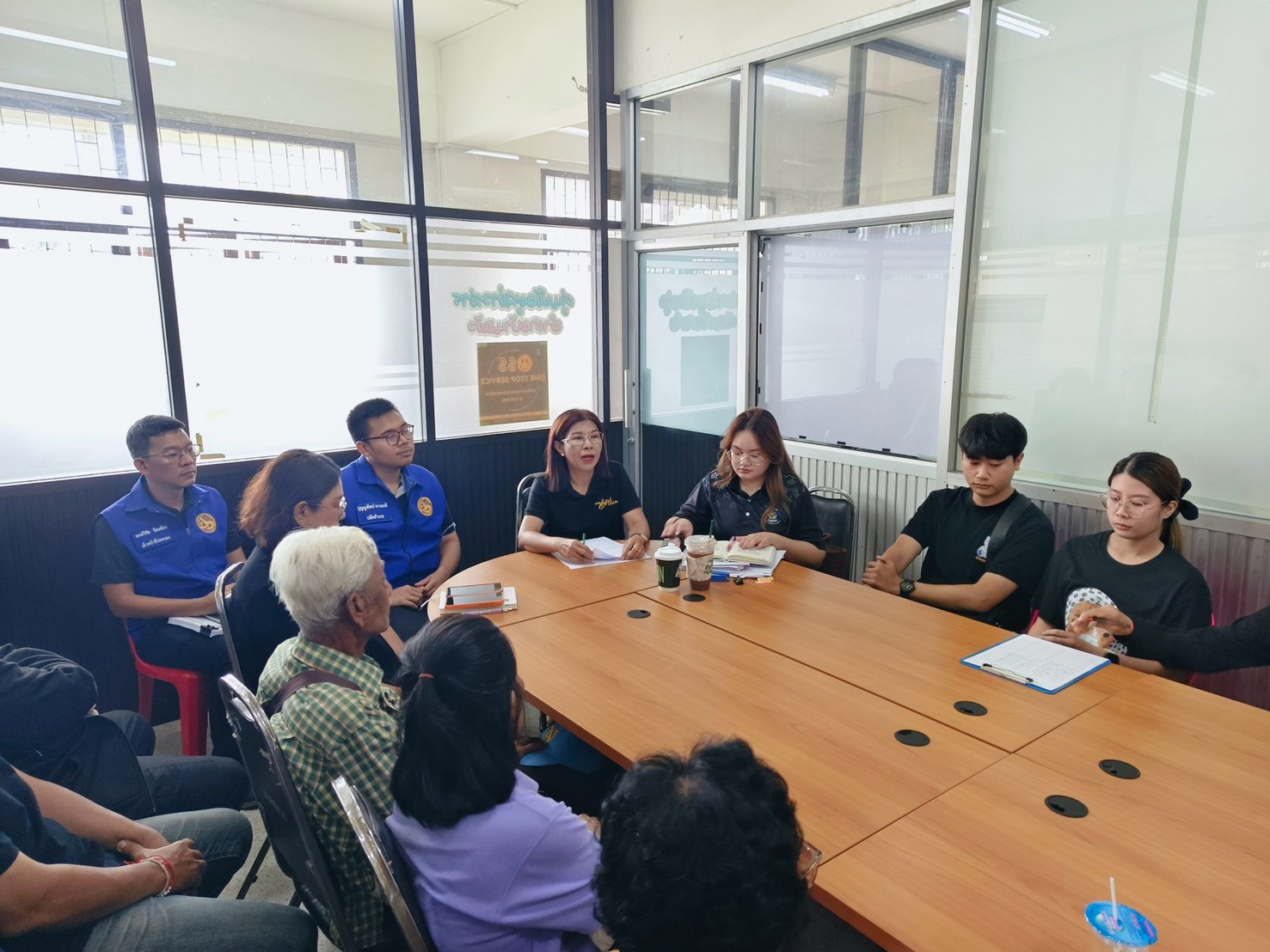พช.สมุทรสาคร ลงพื้นที่ติดตามการดำเนินงานกลุ่มออมทรัพย์เพื่อการผลิตบ้านคลองเก่า 