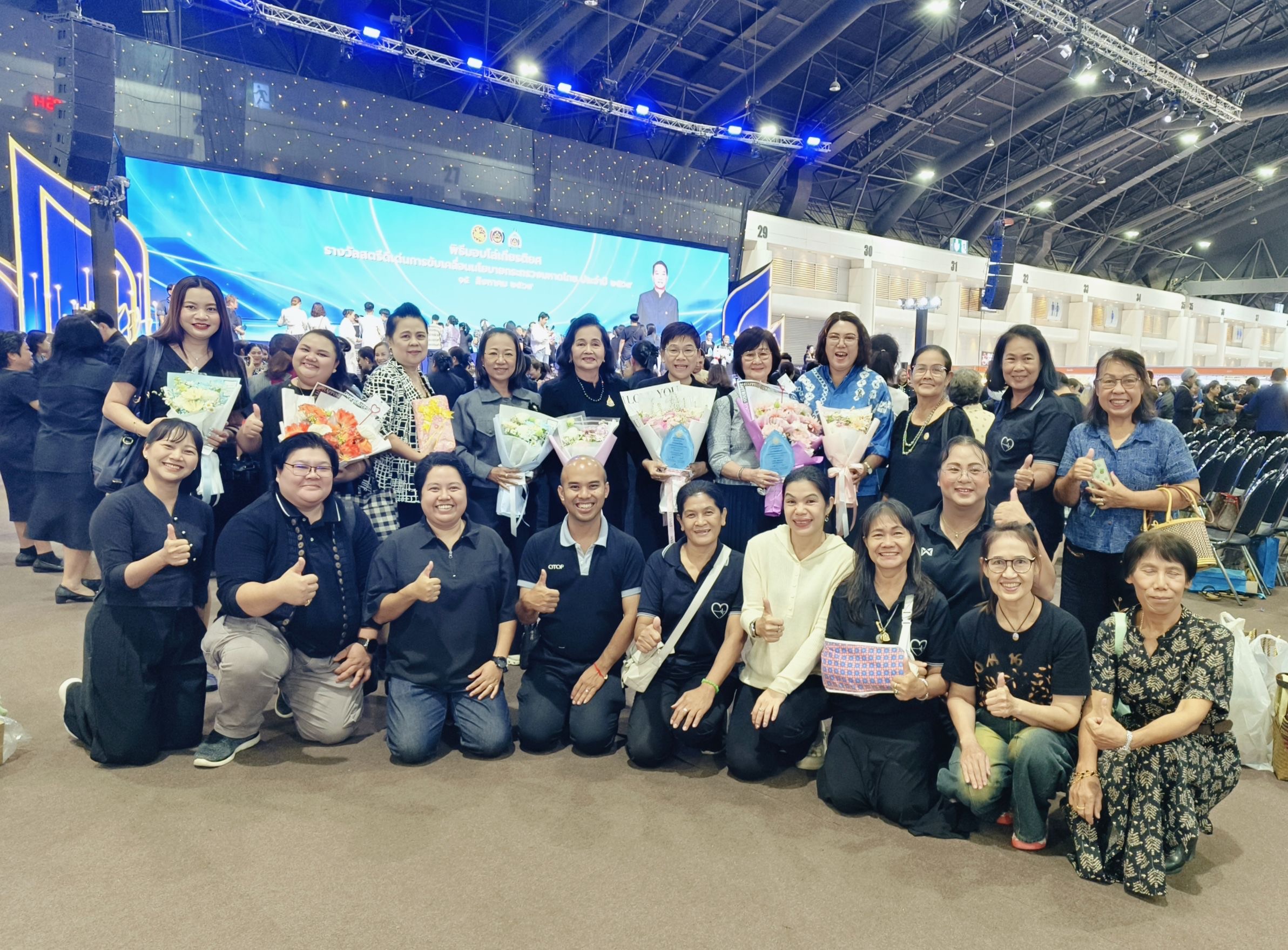  พช.สมุทรสาคร ร่วมพิธีมอบโล่เชิดชูเกียรติ รางวัลสตรีดีเด่นการขับเคลื่อนนโยบายกระทรวงมหาดไทยประจำปี 2569