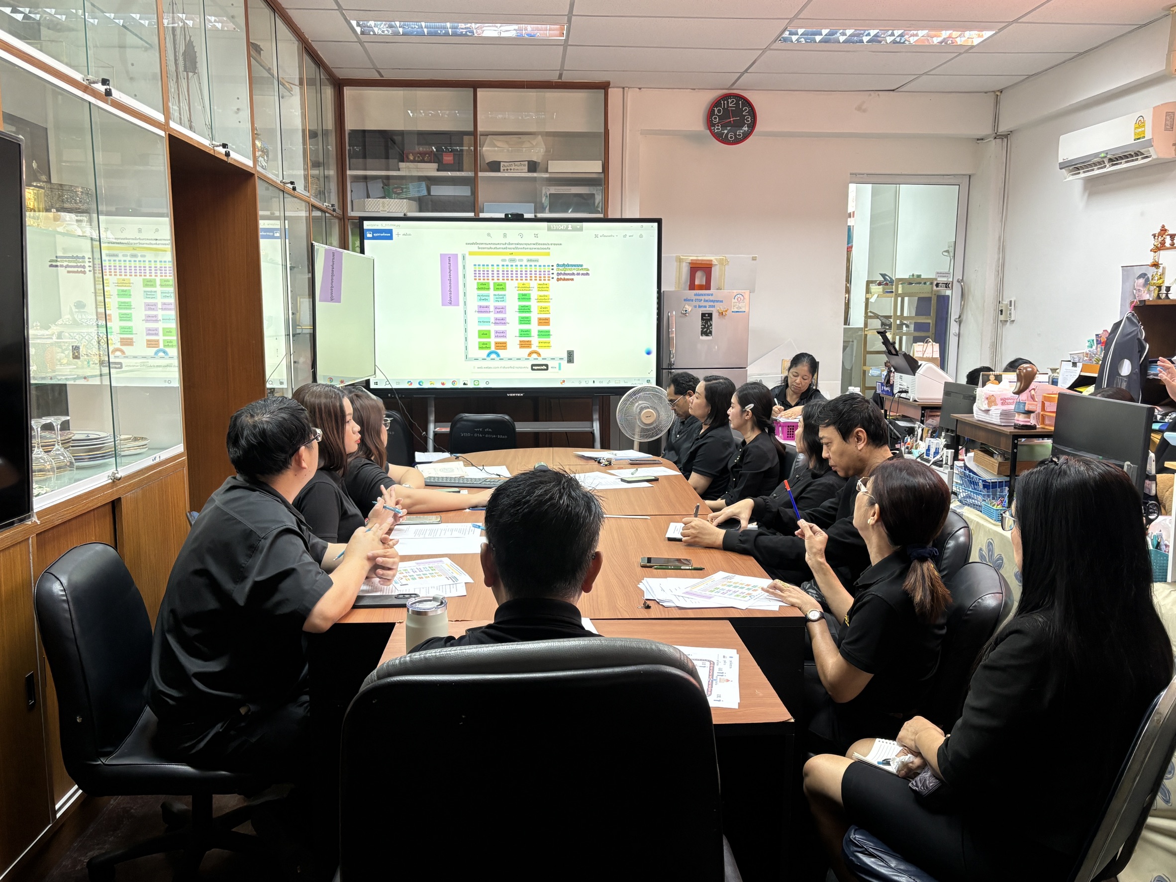 พช.สมุทรสาคร ประชุมเตรียมความพร้อมพิธีมอบเงินขวัญถุงพระราชทานหมู่บ้านต้นกล้ากองทุนแม่ของแผ่นดิน และมหกรรมแก้จน ฯ ประจำปี 2569 