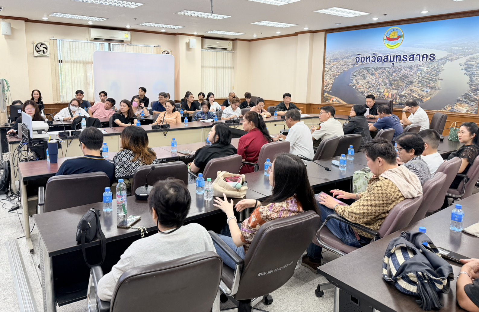  พช.สมุทรสาคร จัดประชุมซักซ้อมความเข้าใจแนวทางการเข้าร่วมกิจกรรมตามที่กรมการพัฒนาชุมชนกำหนด เตรียมขับเคลื่อนงาน OTOP จังหวัด 