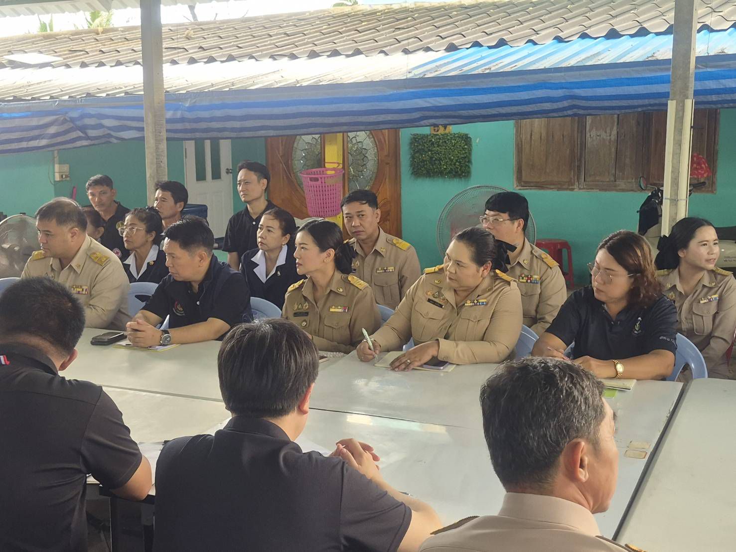  พช.สมุทรสาคร ร่วมลงพื้นที่ติดตามแก้ไขปัญหาความเดือดร้อน และตรวจสอบข้อเท็จจริง เพื่อพิจารณาดำเนินการหาแนวทางช่วยเหลือ 