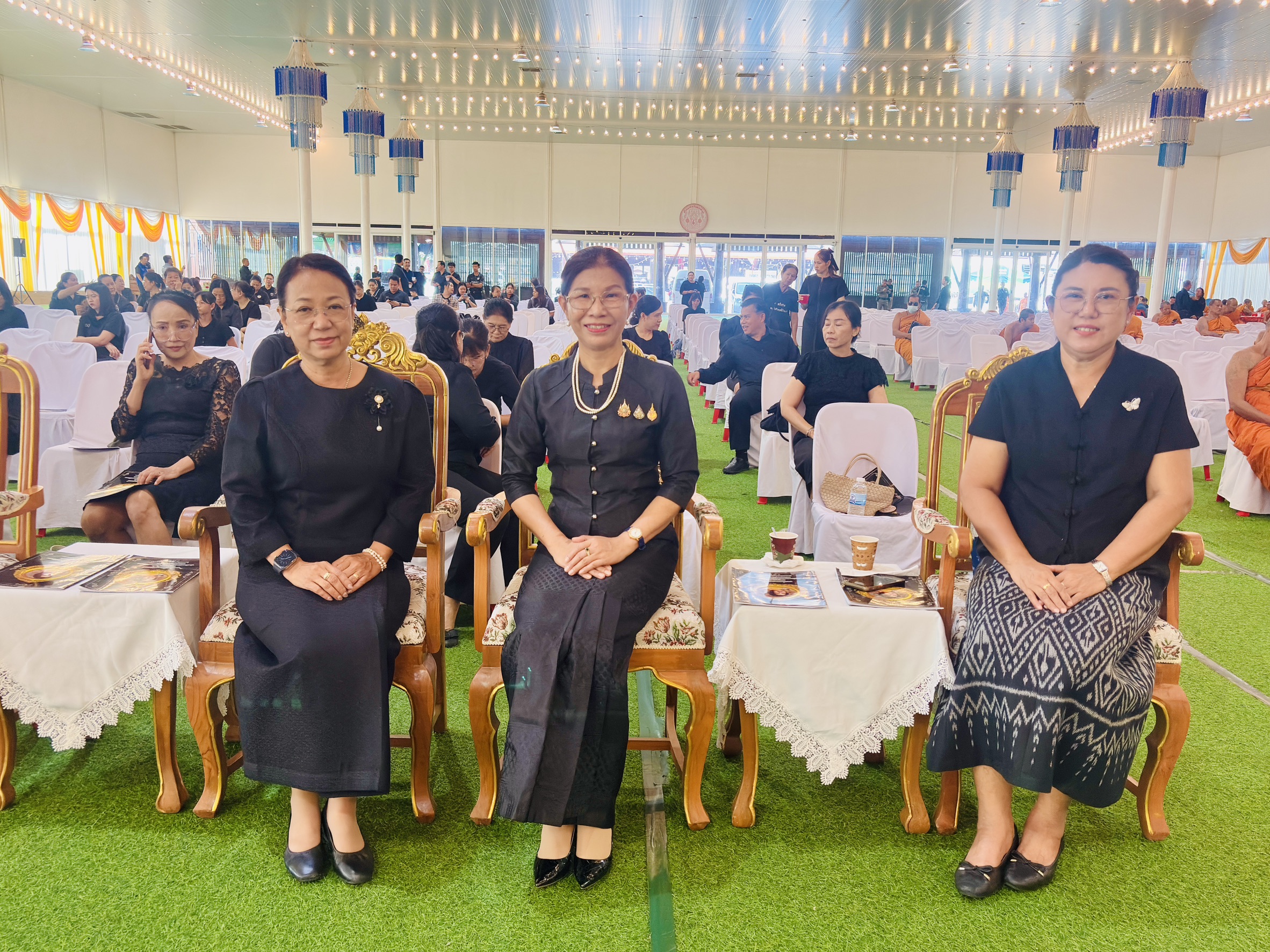ร่วมพิธีสวดพระพุทธมนต์ และเจริญจิตตภาวนา อุทิศถวายพระราชกุศล แด่สมเด็จพระนางเจ้าสิริกิติ์ พระบรมราชินีนาถ พระบรมราชชนนีพันปีหลวง และอุทิศถวายพระกุศลแด่สมเด็จพระเจ้าลูกเธอ เจ้าฟ้าพัชรกิติยาภา นเรนทิราเทพยวดี กรมหลวงราชสาริณีสิริพัชร มหาวัชรราชธิดา